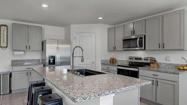 $425,000 | 3293 Silver Date Drive, Wimauma, FL 33598