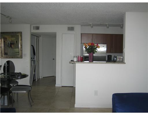 1165 Crystal Way, Unit J Delray Beach, FL 33444 - Photo 5 of 14 Additional Photo