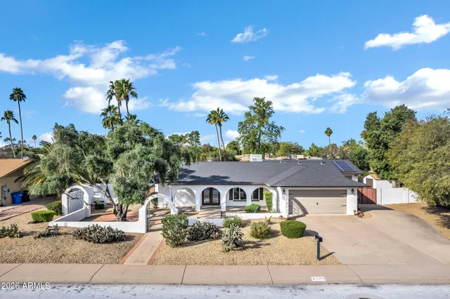 $1,075,000 | 11202 North 42nd Place, Phoenix, AZ 85028