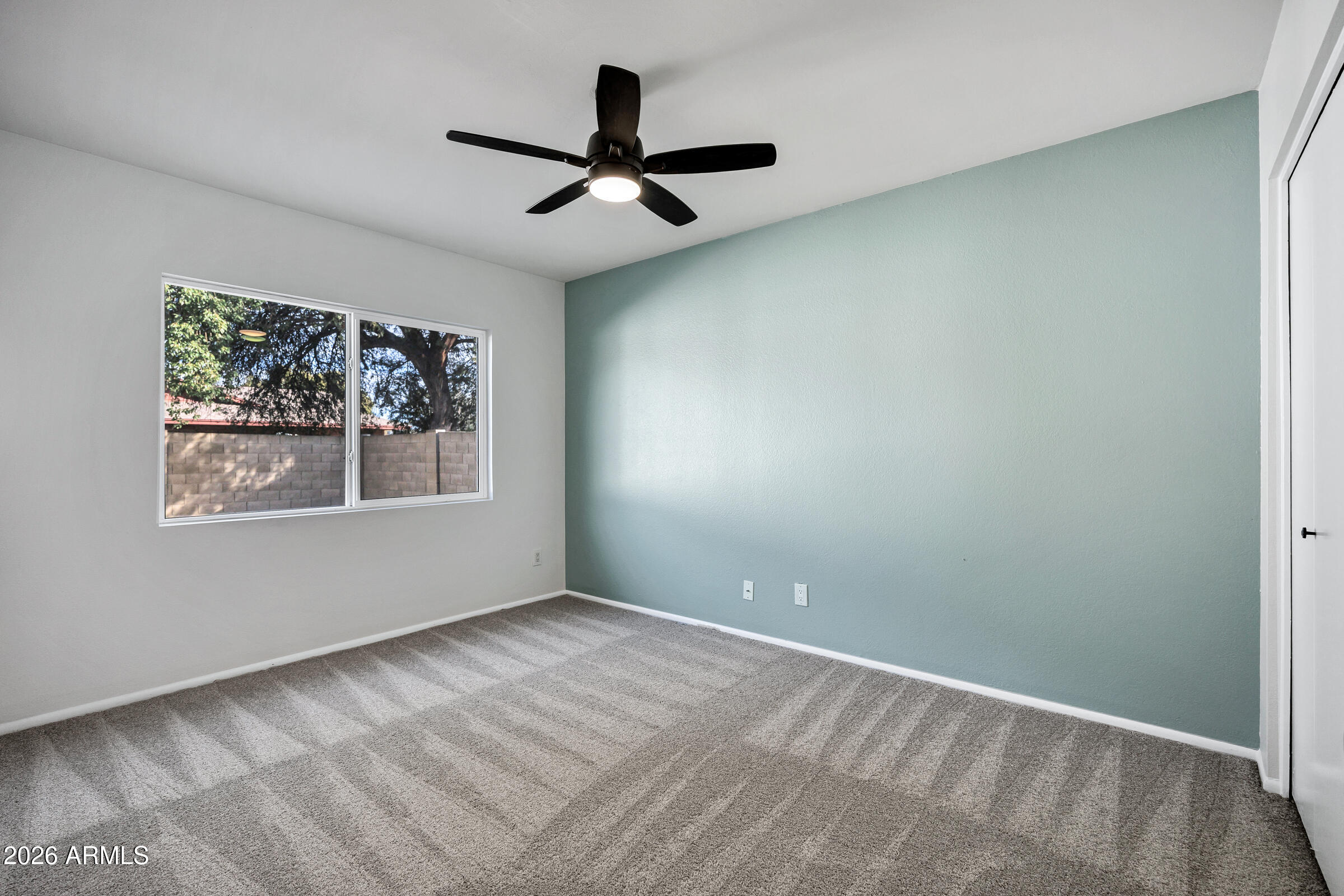 11202 North 42nd Place Phoenix, AZ 85028 - Photo 18 of 55 11202 North 42nd Pl-27