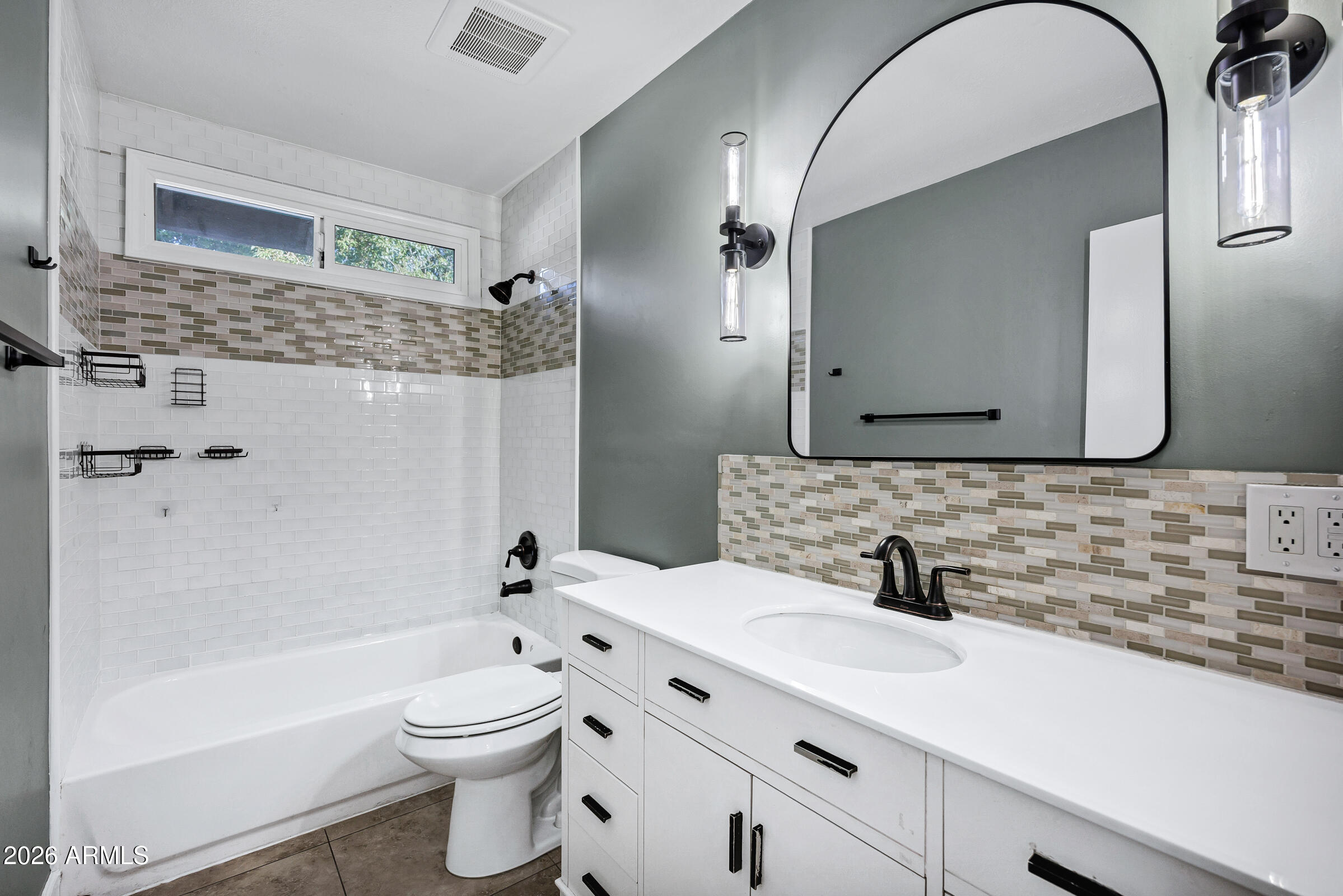 11202 North 42nd Place Phoenix, AZ 85028 - Photo 20 of 55 11202 North 42nd Pl-29