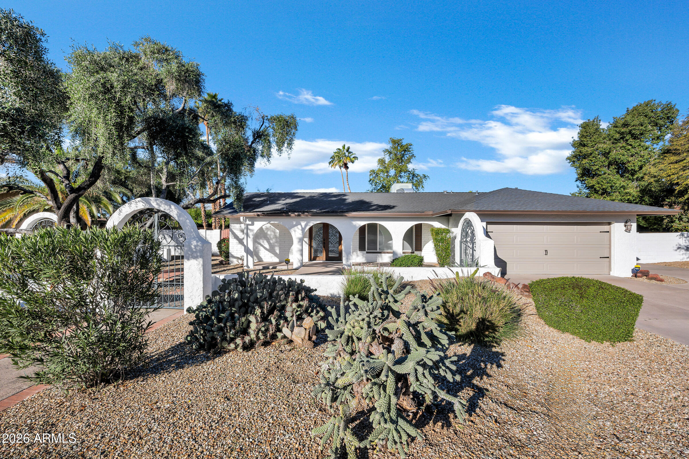 11202 North 42nd Place Phoenix, AZ 85028 - Photo 2 of 55 a front view of a house with garden