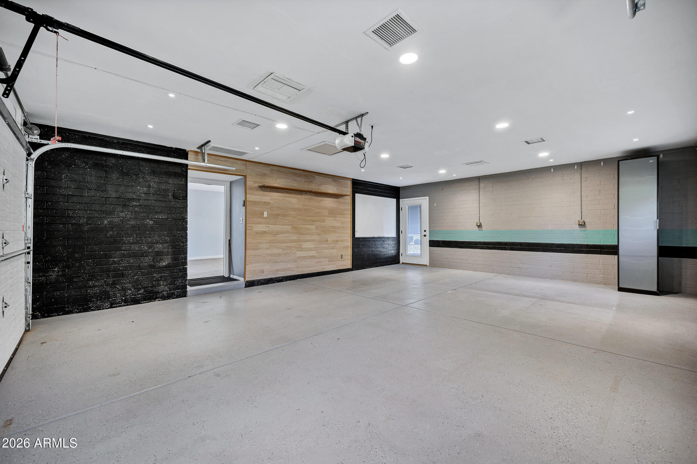 11202 North 42nd Place Phoenix, AZ 85028 - Photo 24 of 55 a view of an empty room