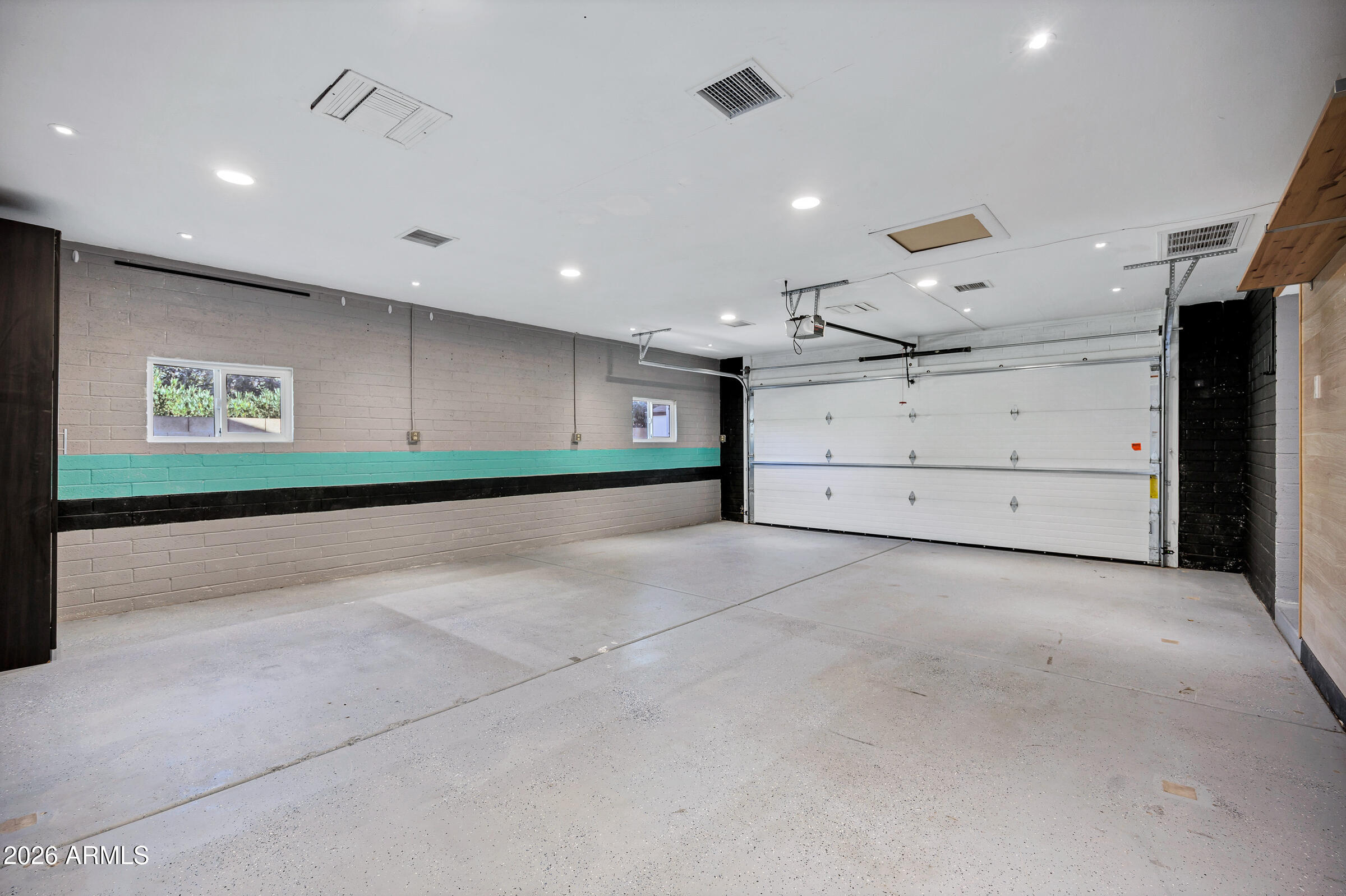 11202 North 42nd Place Phoenix, AZ 85028 - Photo 25 of 55 a view of an empty room