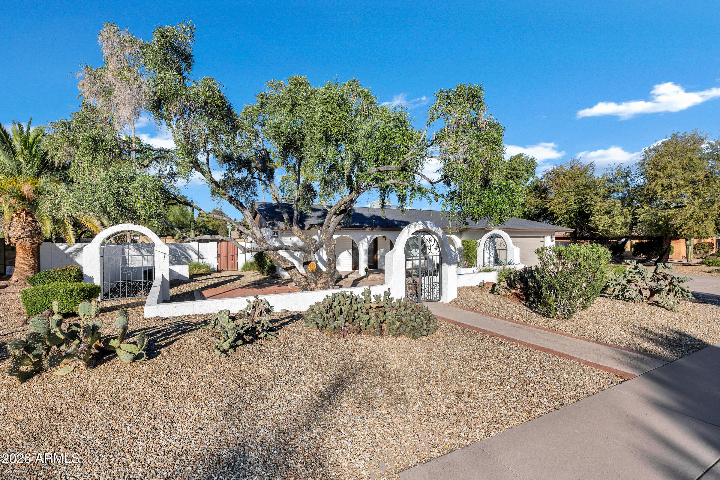 11202 North 42nd Place Phoenix, AZ 85028 - Photo 3 of 55 11202 North 42nd Pl-2