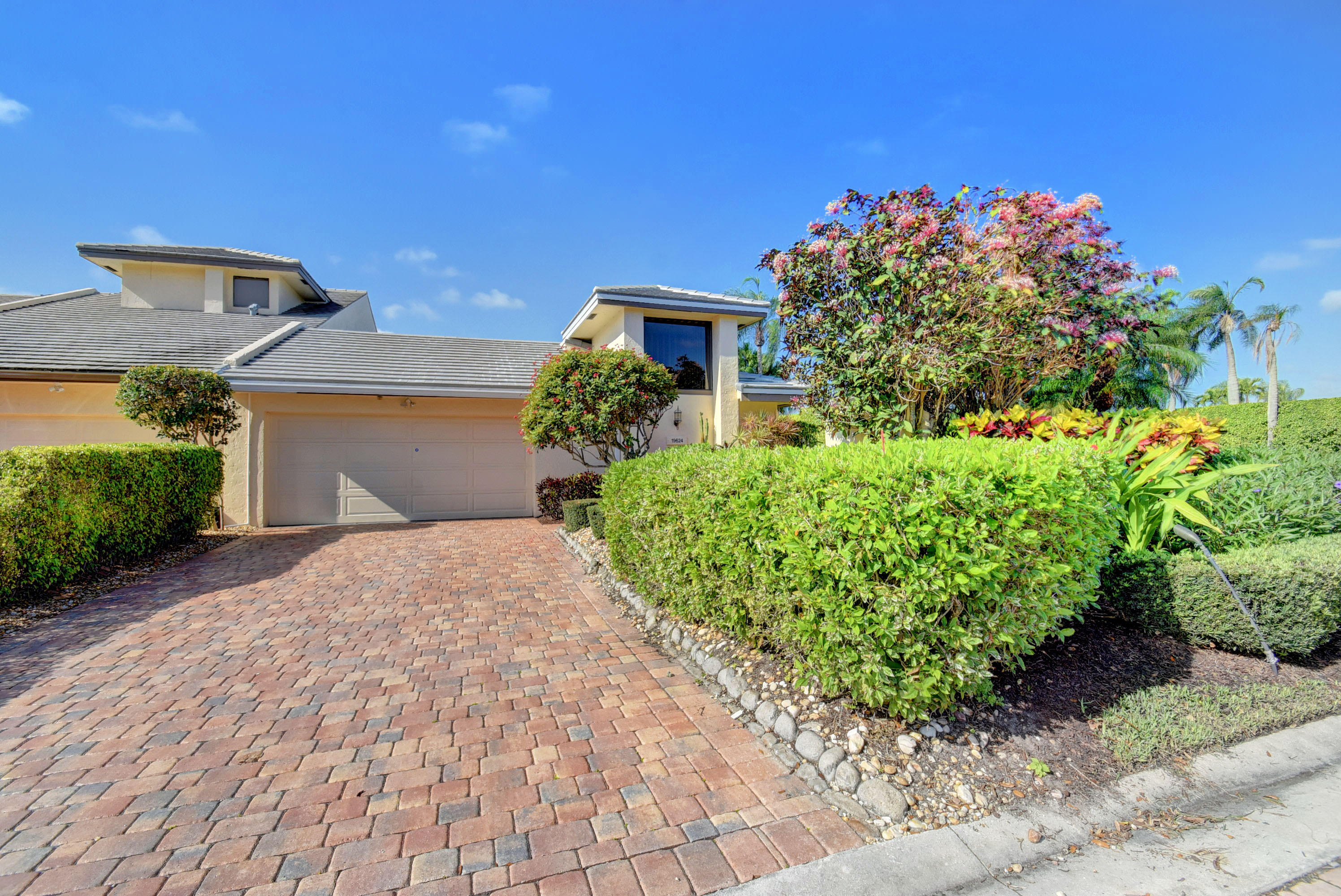 19624 Planters Point Drive Boca Raton, FL 33434 - Photo 3 of 85 Virtuals1 (2)