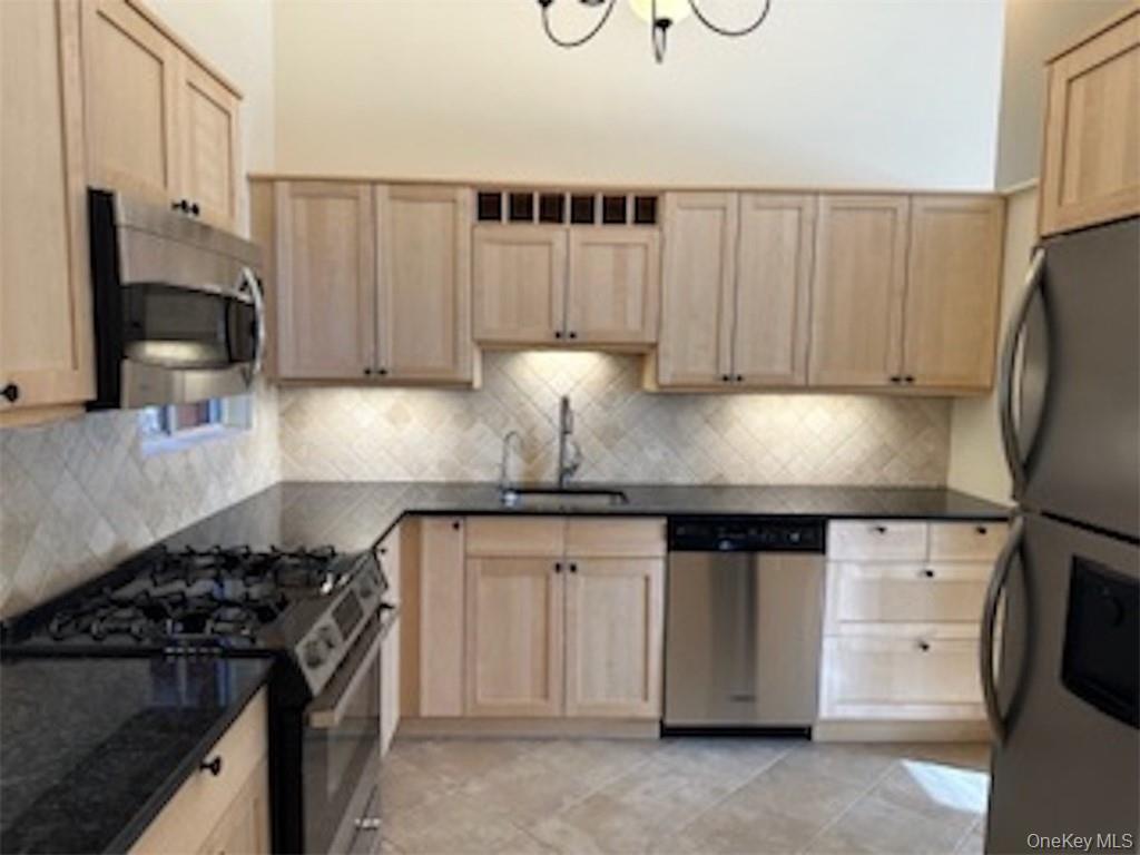 423 Springvale Road Croton-on-Hudson, NY 10520 - Photo 4 of 30