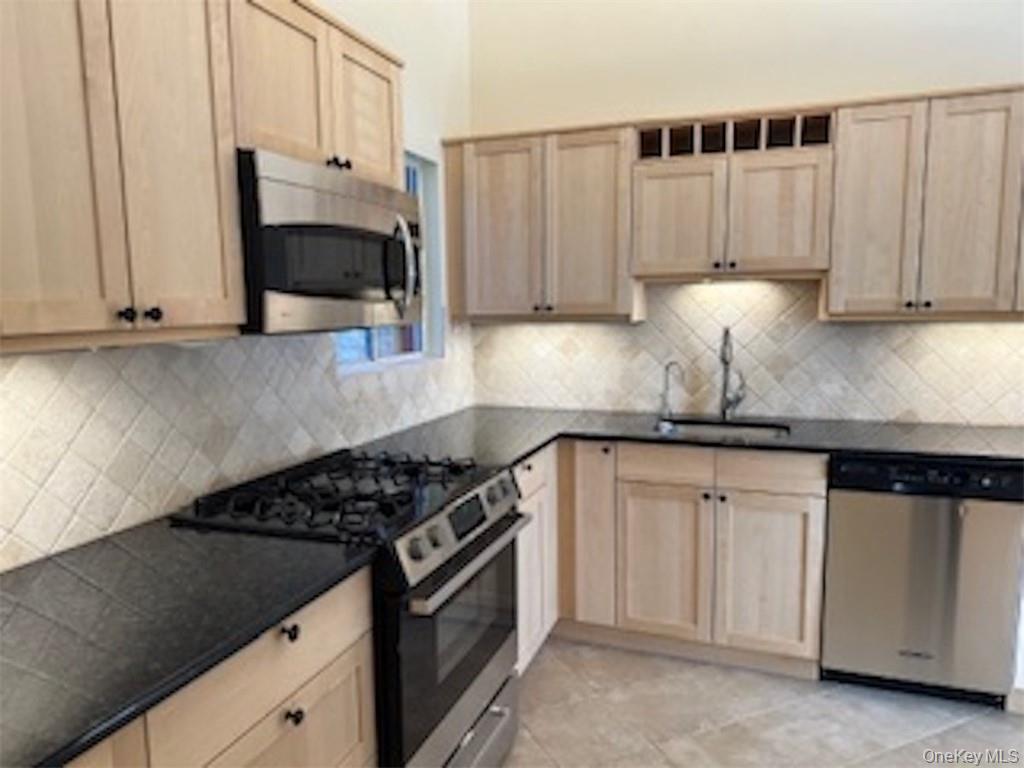 423 Springvale Road Croton-on-Hudson, NY 10520 - Photo 5 of 30