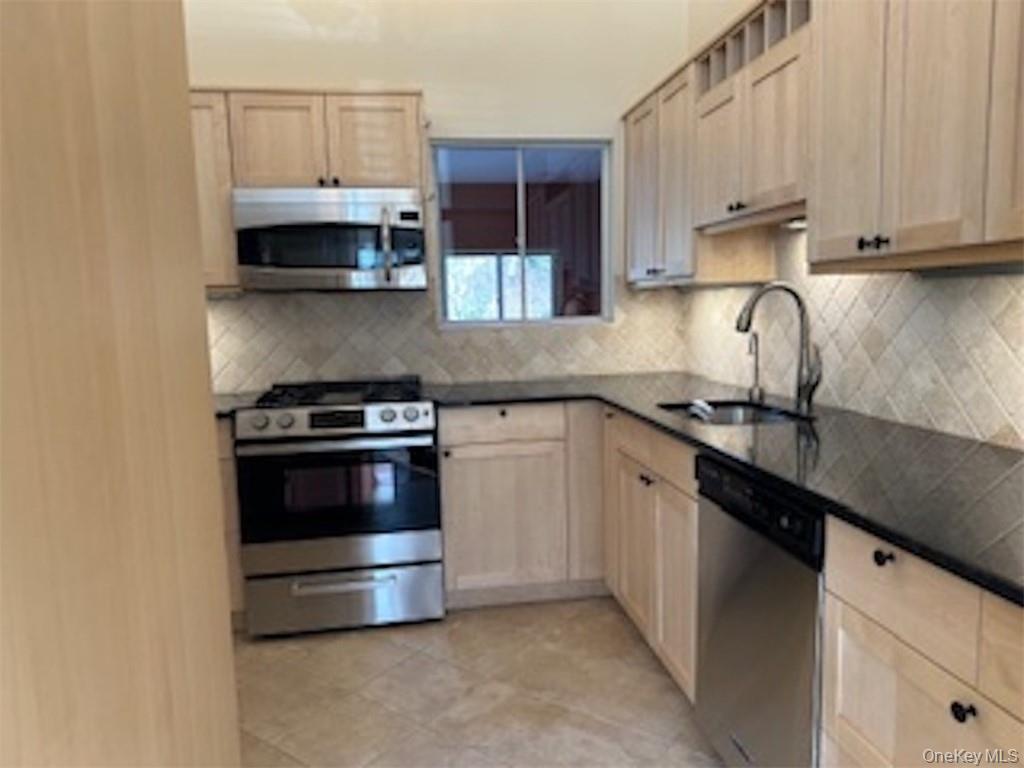 423 Springvale Road Croton-on-Hudson, NY 10520 - Photo 6 of 30