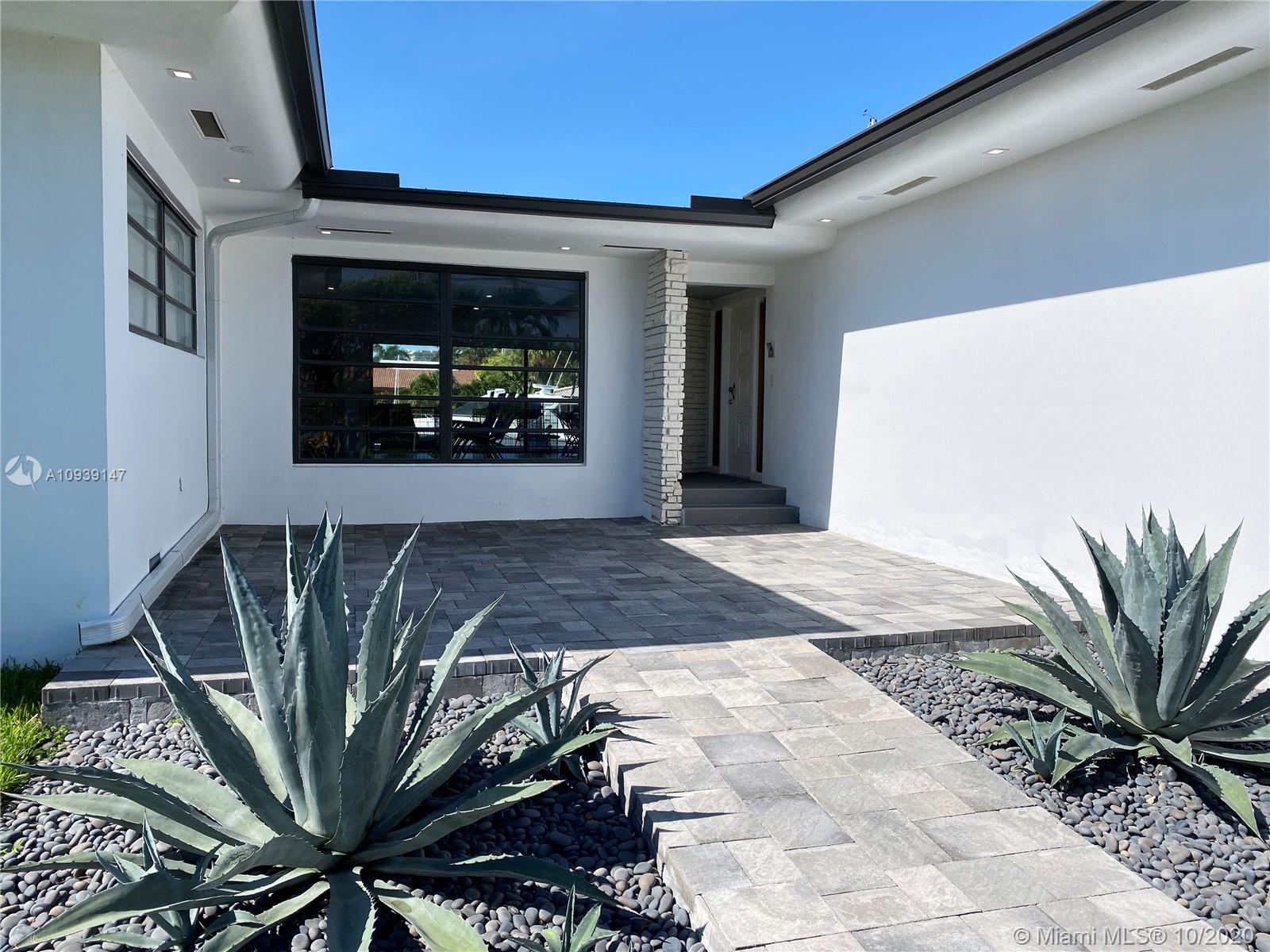 2062 Northeast 121st Road North Miami, FL 33181 - Photo 2 of 25