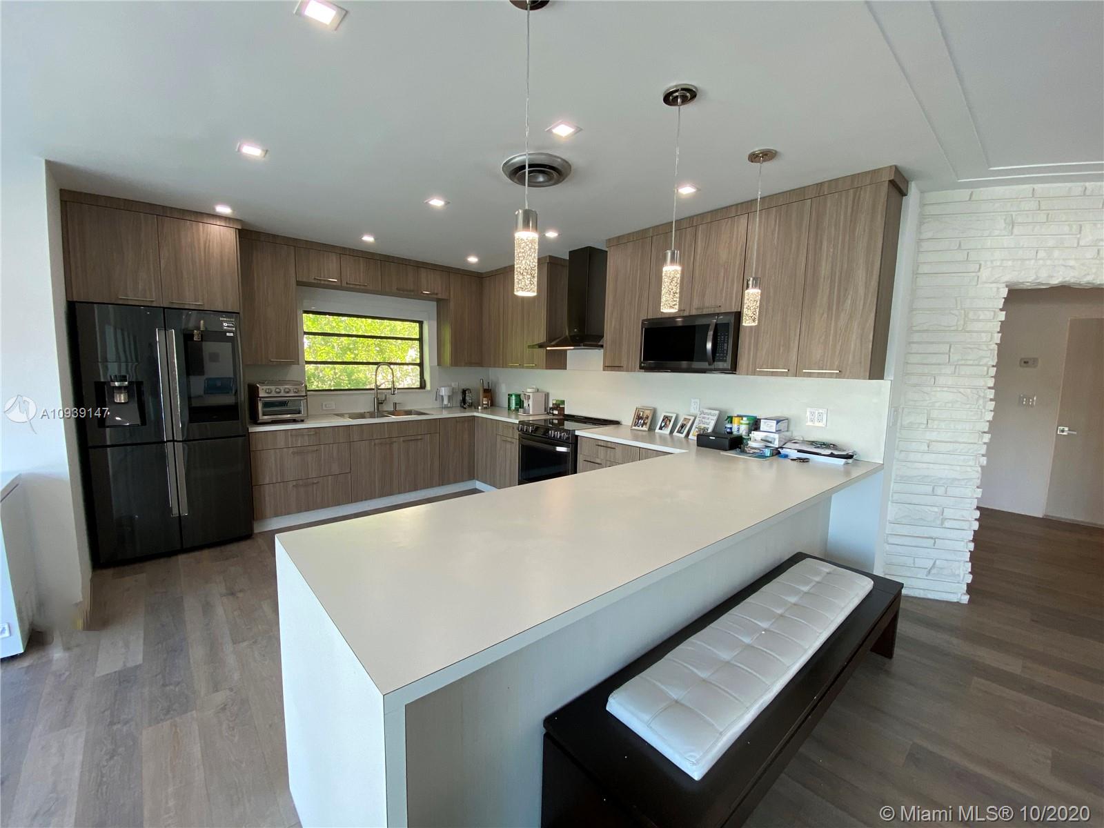 2062 Northeast 121st Road North Miami, FL 33181 - Photo 7 of 25