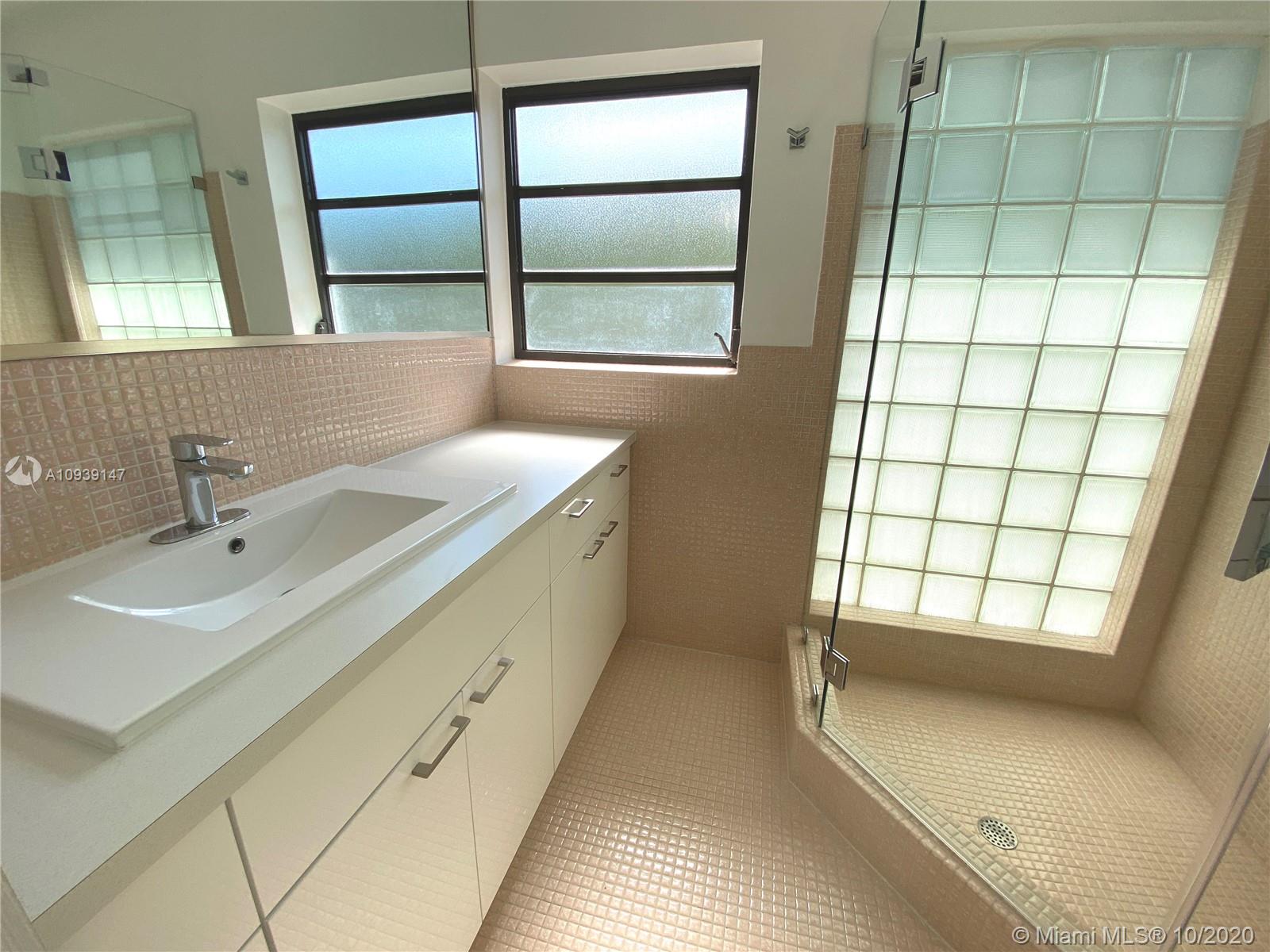 2062 Northeast 121st Road North Miami, FL 33181 - Photo 10 of 25