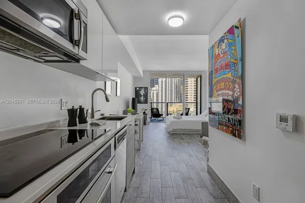 $2,550 | 1300 Brickell Bay Drive, Unit 2713, Miami, FL 33131