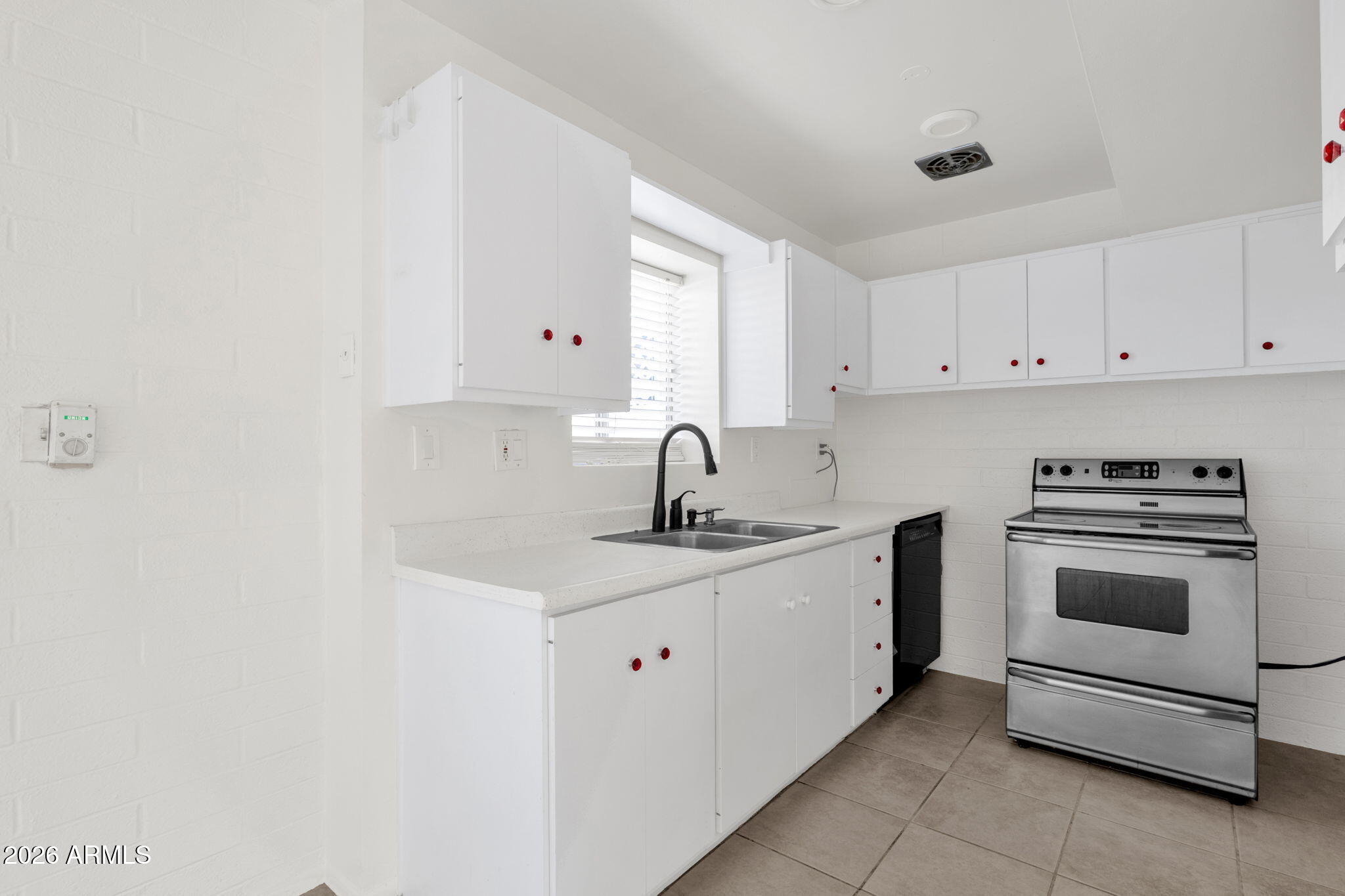 815 North Hayden Road, Unit B14 Scottsdale, AZ 85257 - Photo 12 of 23 Kitchen