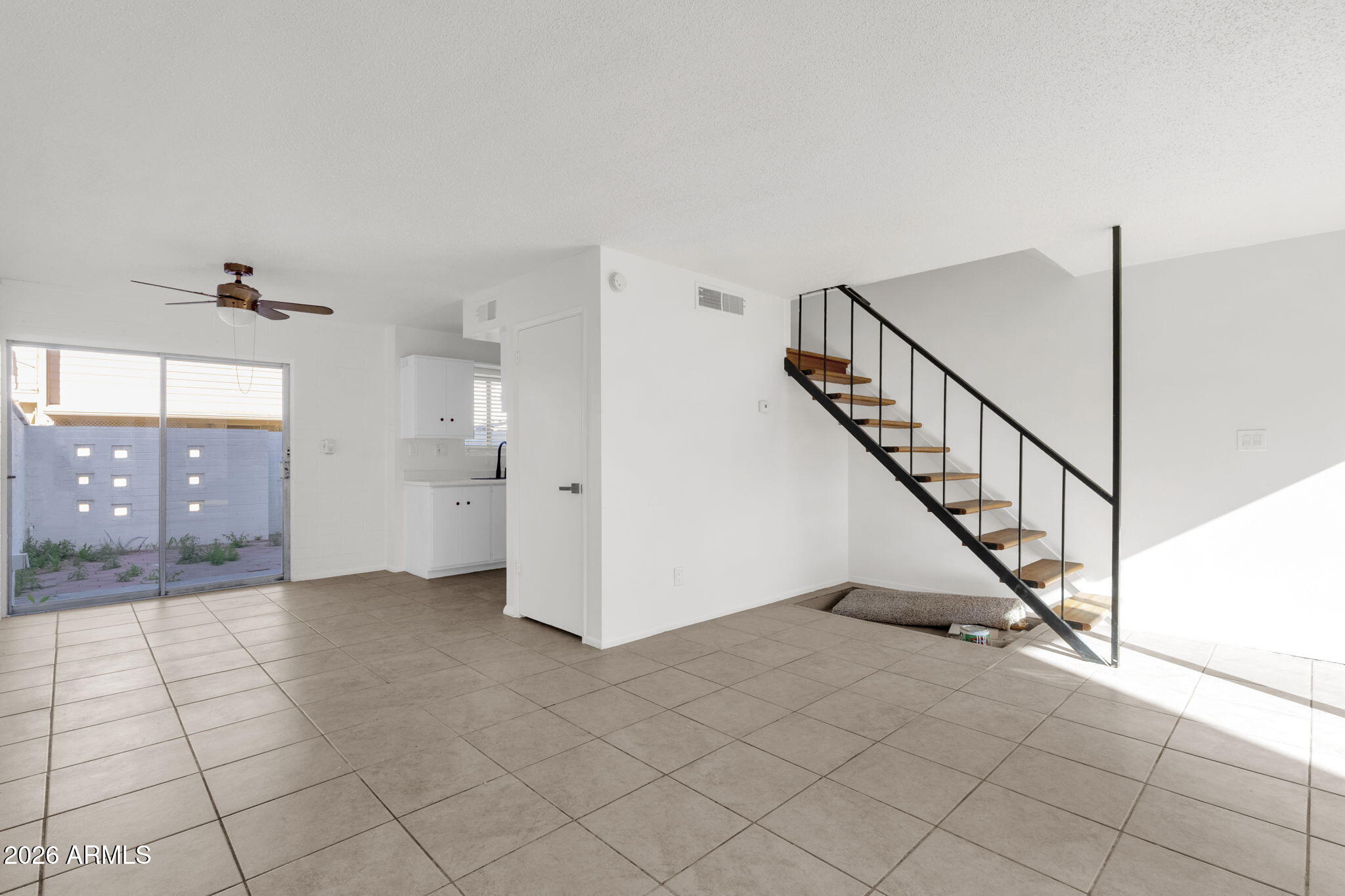 815 North Hayden Road, Unit B14 Scottsdale, AZ 85257 - Photo 7 of 23 Family Room