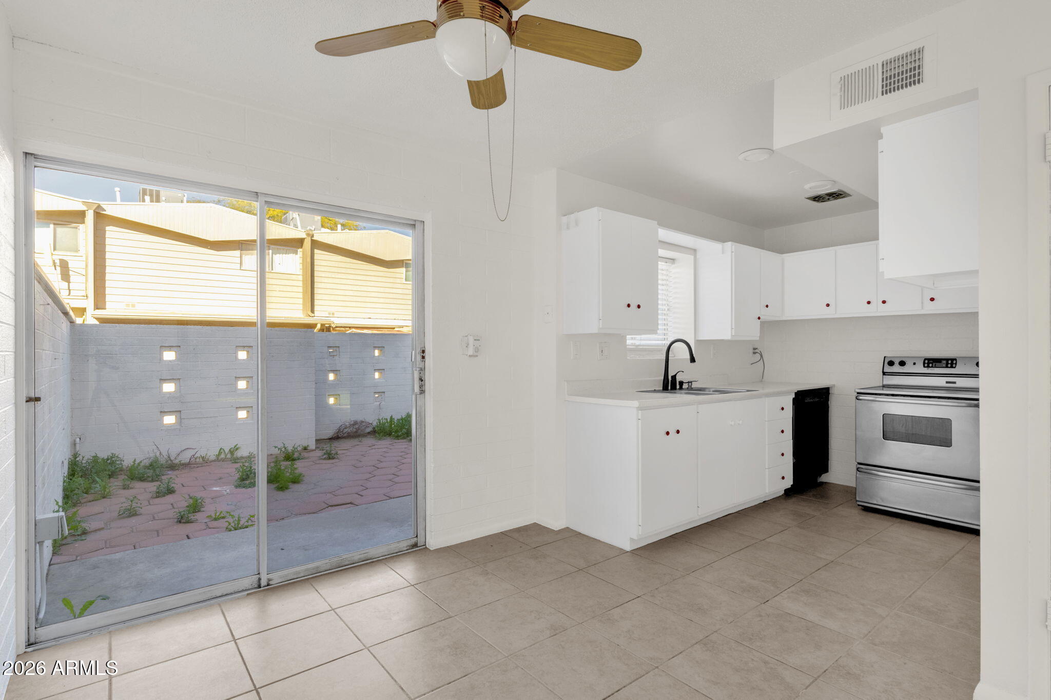 815 North Hayden Road, Unit B14 Scottsdale, AZ 85257 - Photo 8 of 23 Eat-In Dining