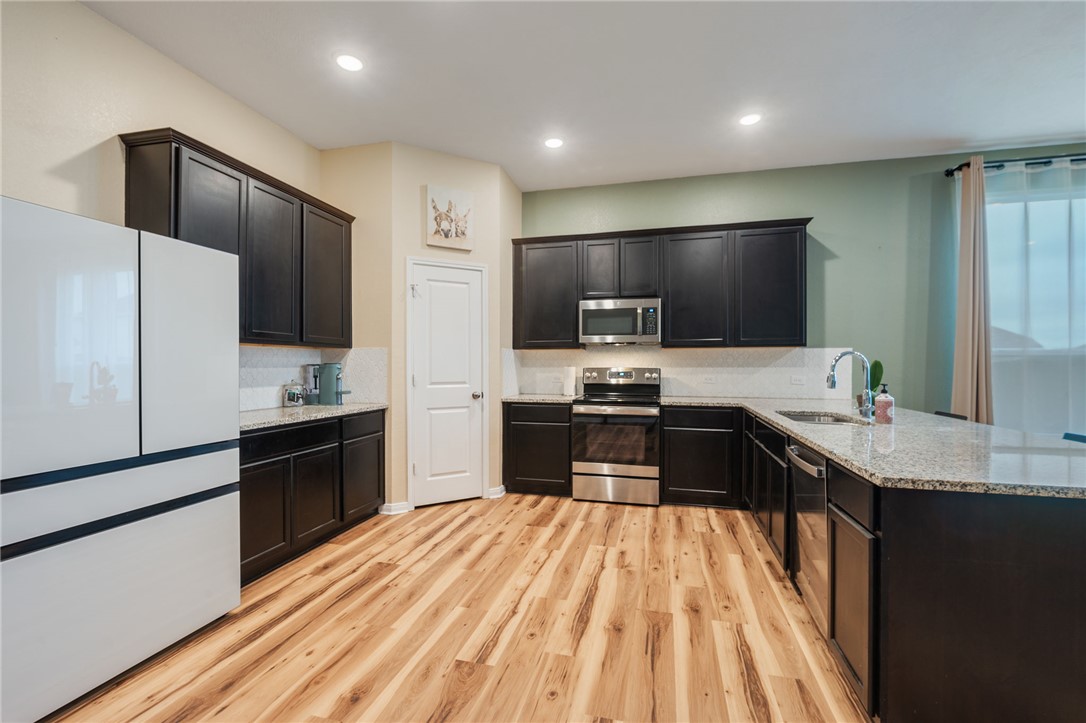 2050 Viva Road Bryan, TX 77807 - Photo 10 of 31