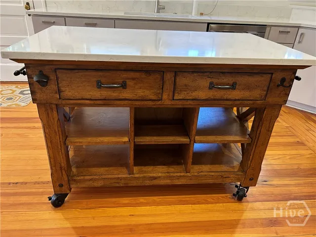 $2,500 | 1106 East 51st Street, Savannah, GA 31404