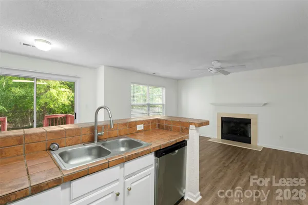 $2,095 | 15505 De Havilland Drive, Charlotte, NC 28278