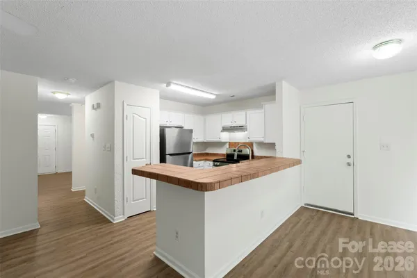 $2,095 | 15505 De Havilland Drive, Charlotte, NC 28278