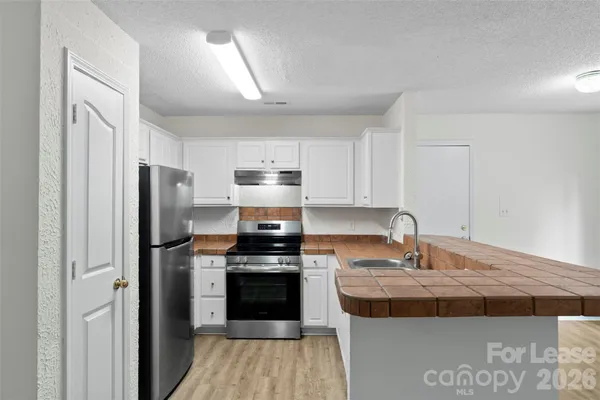 $2,095 | 15505 De Havilland Drive, Charlotte, NC 28278