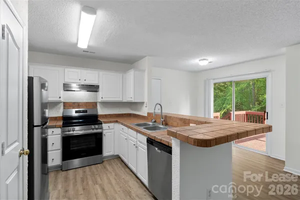 $2,095 | 15505 De Havilland Drive, Charlotte, NC 28278