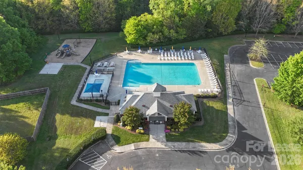 $2,095 | 15505 De Havilland Drive, Charlotte, NC 28278