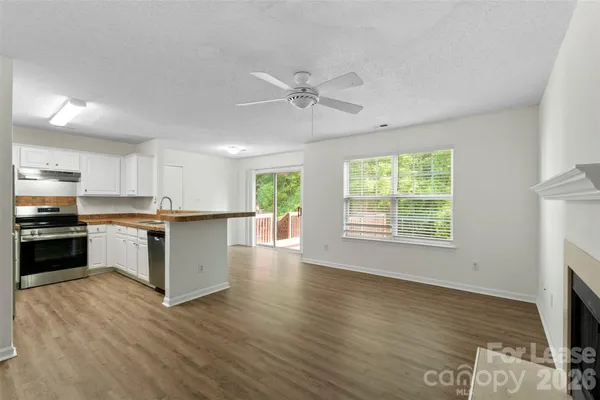 $2,095 | 15505 De Havilland Drive, Charlotte, NC 28278