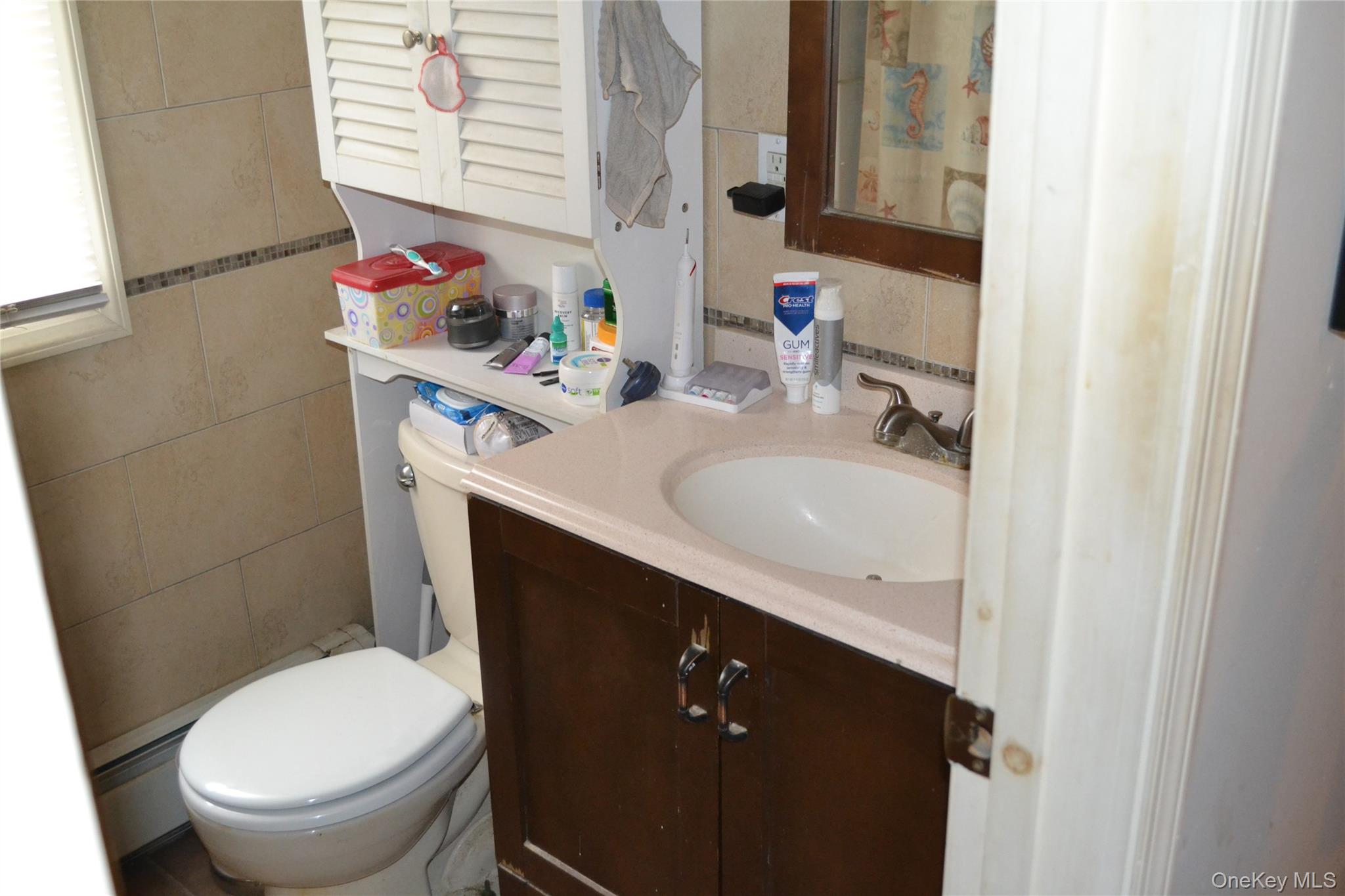 516 Long Beach Road Island Park, NY 11558 - Photo 7 of 31 Bathroom Main house 1st floor