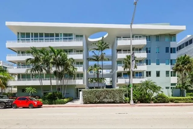 $2,900 | 7800 Collins Avenue, Unit 203, Miami Beach, FL 33141