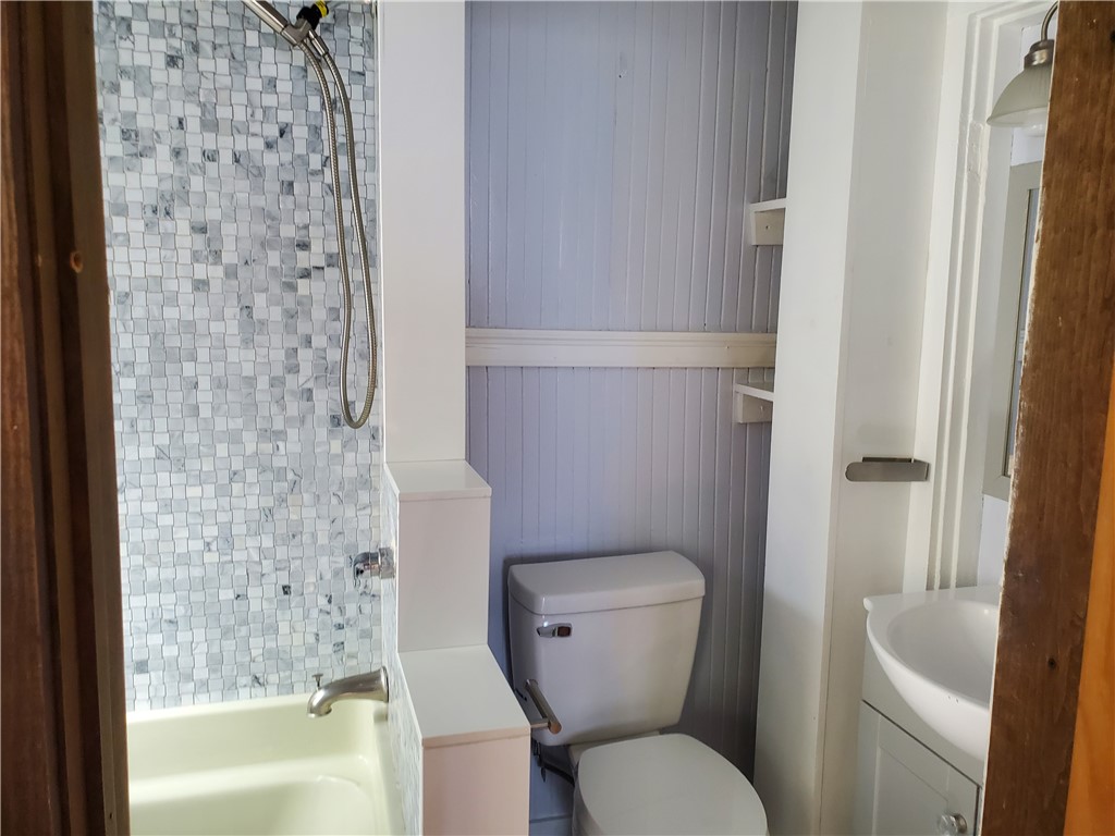 7 Union Street Warren, RI 02885 - Photo 8 of 31 1st floor Bathroom