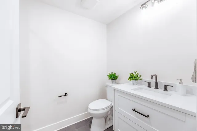 $999,900 | 866 Hulmeville Road, Langhorne, PA 19047