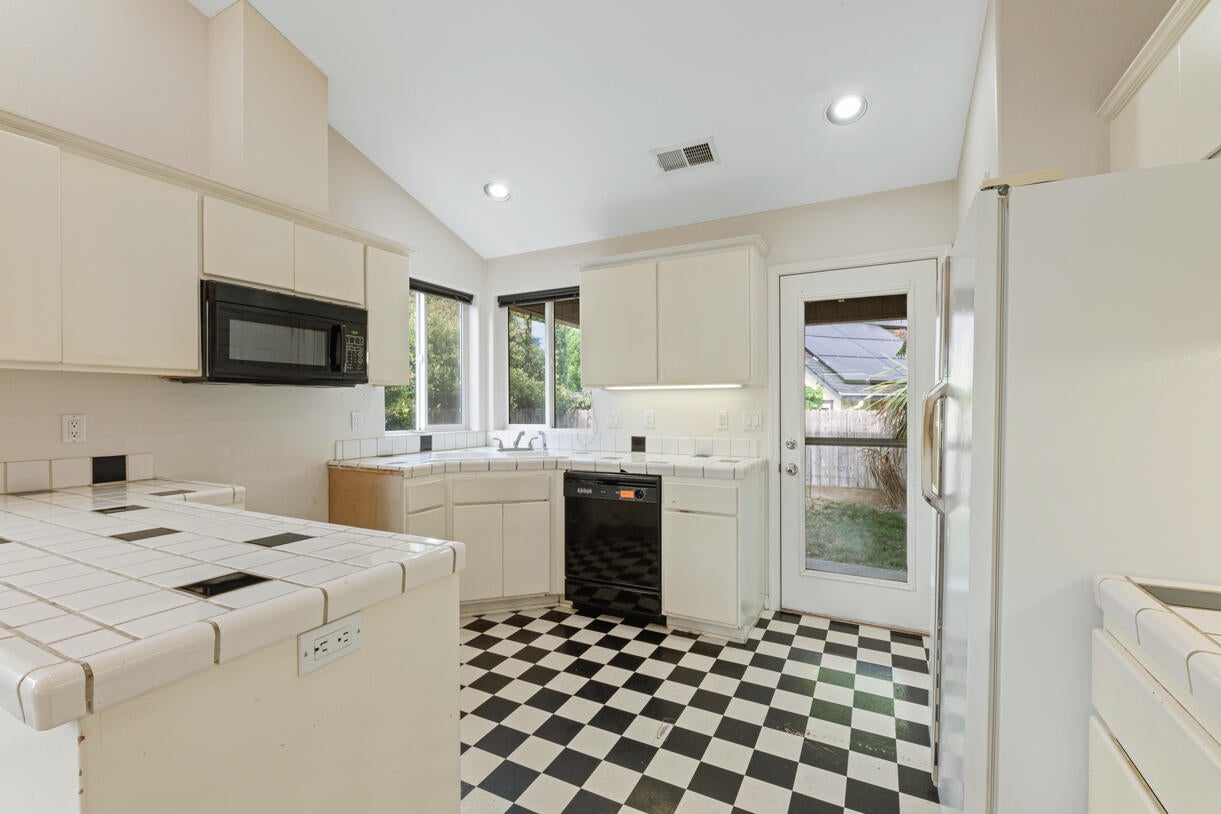 637 Benjamin Way Phoenix, OR 97535 - Photo 13 of 31 DSC_4591