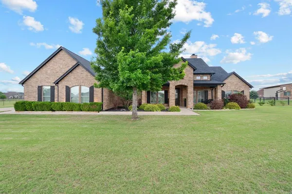 $699,900 | 112 Eagle Moor Lane, Weatherford, TX 76087
