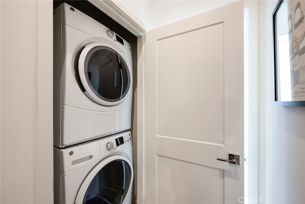 987 East Mason Lane, Unit 130 Anaheim, CA 92805 - Photo 12 of 48 Full size washer and dryer