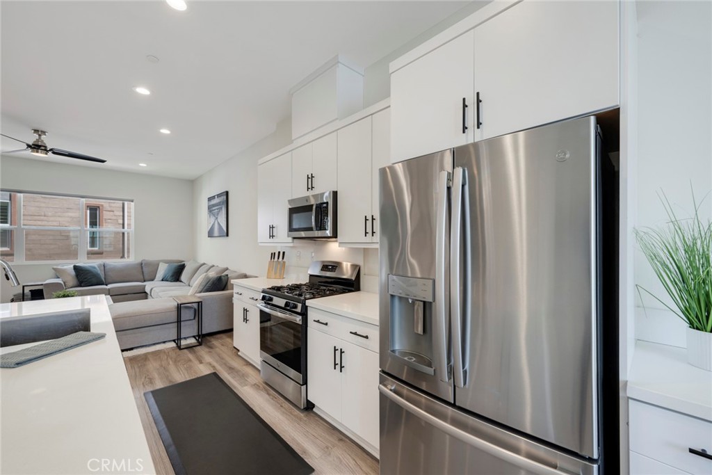 987 East Mason Lane, Unit 130 Anaheim, CA 92805 - Photo 18 of 48 Stainless appliances