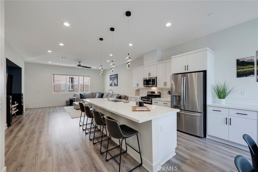987 East Mason Lane, Unit 130 Anaheim, CA 92805 - Photo 19 of 48 Modern kitchen