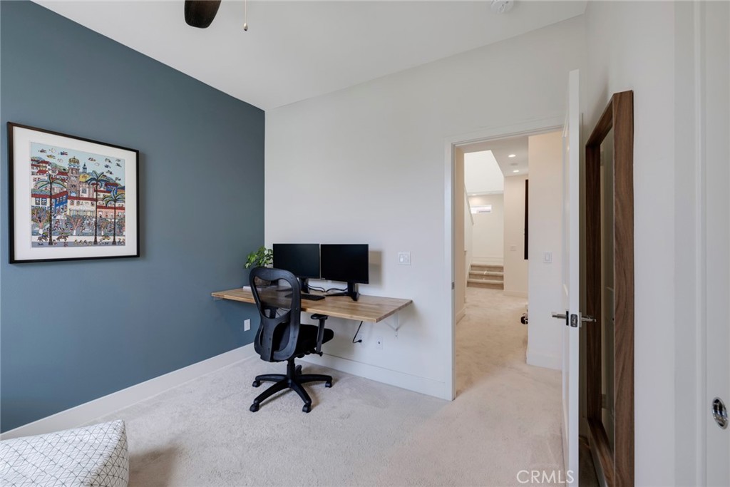 987 East Mason Lane, Unit 130 Anaheim, CA 92805 - Photo 39 of 48 Office/bedroom (4th) with built in desk