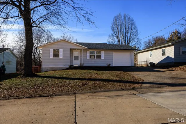 $205,000 | 425 Sycamore Street, Jackson, MO 63755
