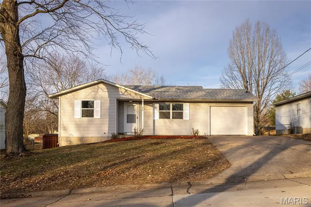 $205,000 | 425 Sycamore Street, Jackson, MO 63755