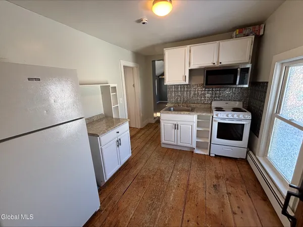 $1,225 | 372 Highway 43, Unit 2W, Stephentown, NY 12168