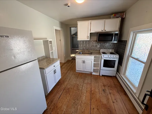 $1,225 | 372 Highway 43, Unit 2W, Stephentown, NY 12168