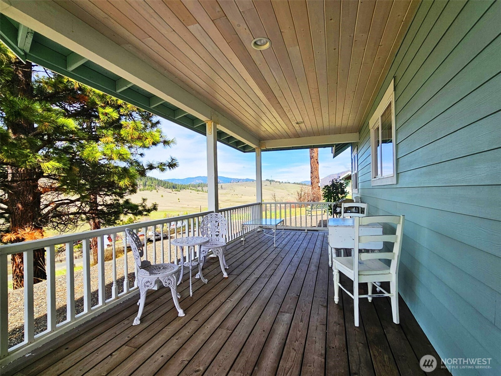 2080 Bettas Road Cle Elum, WA 98922 - Photo 2 of 31 a view of a balcony with furniture