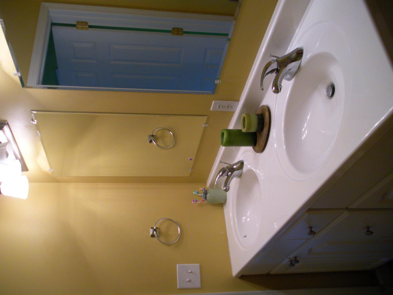 2914 Green Ridge Road Northwest Roanoke, VA 24019 - Photo 21 of 23 a bathroom with a shower