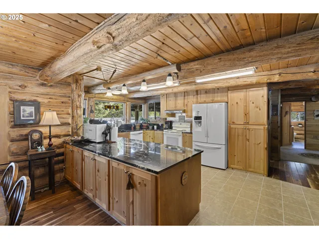 $684,900 | 140643 Kamloop Lane, Gilchrist, OR 97737