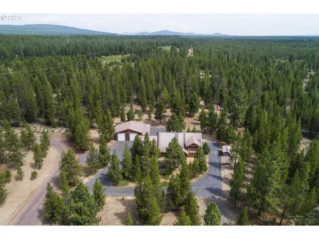 $684,900 | 140643 Kamloop Lane, Gilchrist, OR 97737