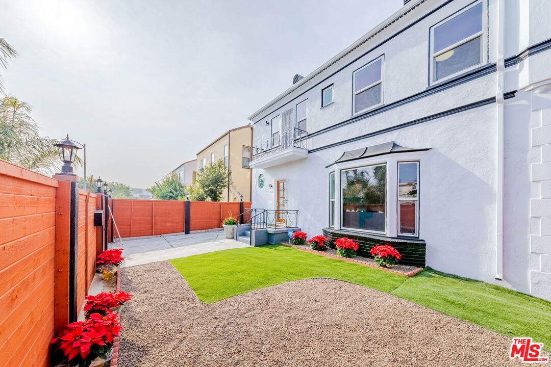 a view of a house with backyard and porch