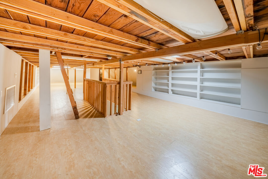 1251 South Muirfield Road Los Angeles, CA 90019 - Photo 14 of 24 a view of an empty room