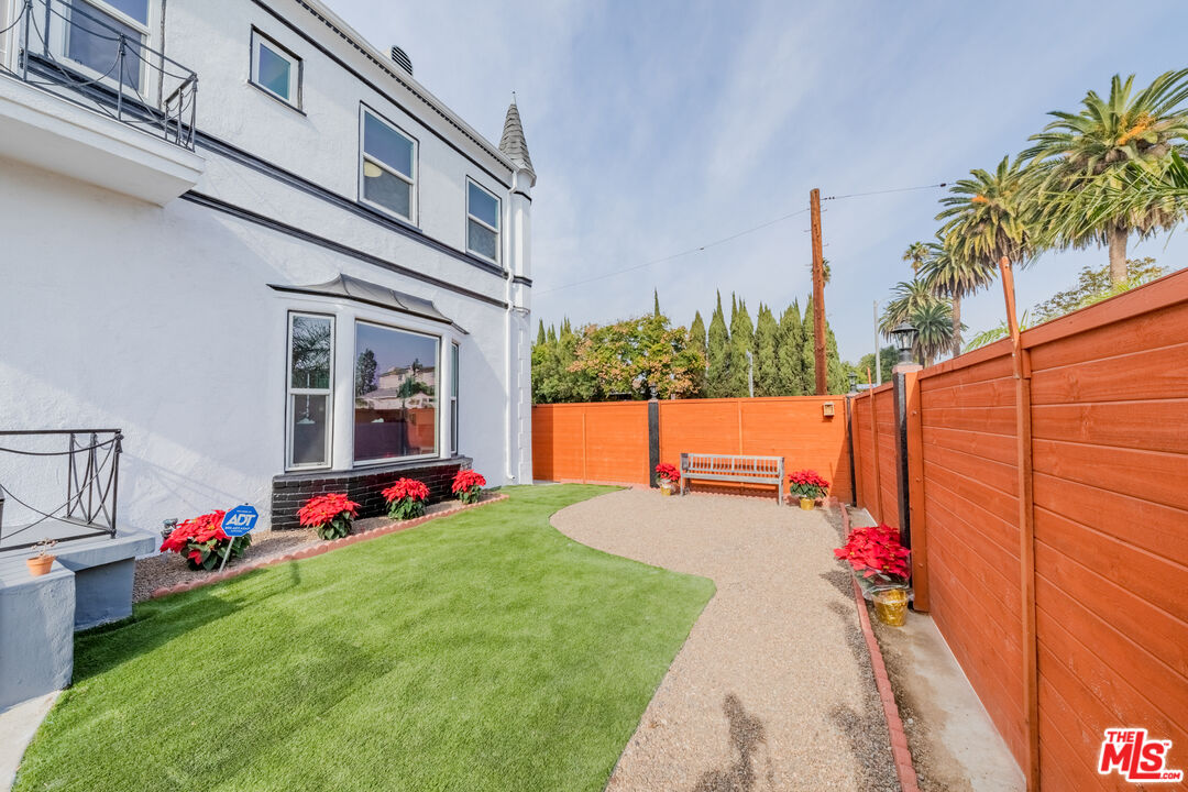 1251 South Muirfield Road Los Angeles, CA 90019 - Photo 16 of 24 a backyard of a house with seating space