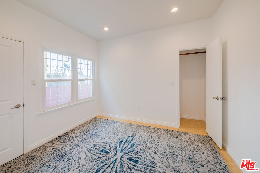 1251 South Muirfield Road Los Angeles, CA 90019 - Photo 9 of 24 a view of room